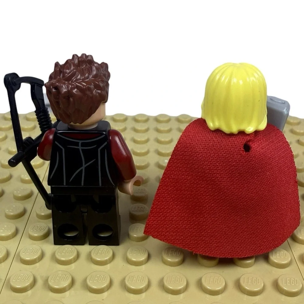 Lego Hawkeye & Thor Minifigures w/ Bow & Hammer 76030 Avengers sh0172‎  sh0170 - Picture 3 of 4